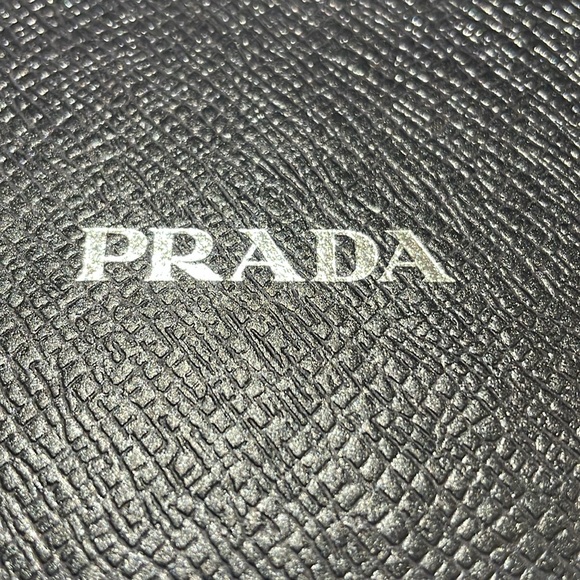Empty prada box - Picture 2 of 5